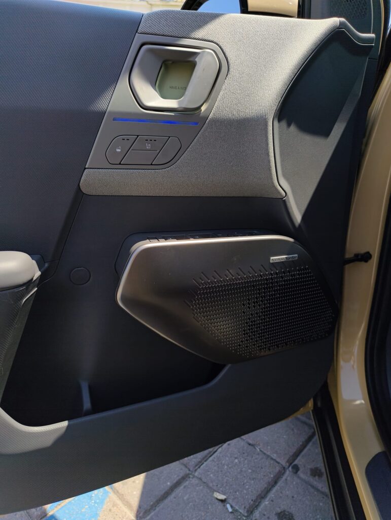 Test KIA EV2: cum se descurcă cea mai mică electrică Kia în traficul din București